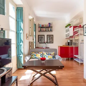 bright-cozy-apartment-with-5-balconies-in-old-town.es-andalucia.com/