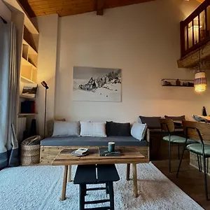appartement-ensoleille-aux-tines-vue-massif.hotels-rhonealpes.com/