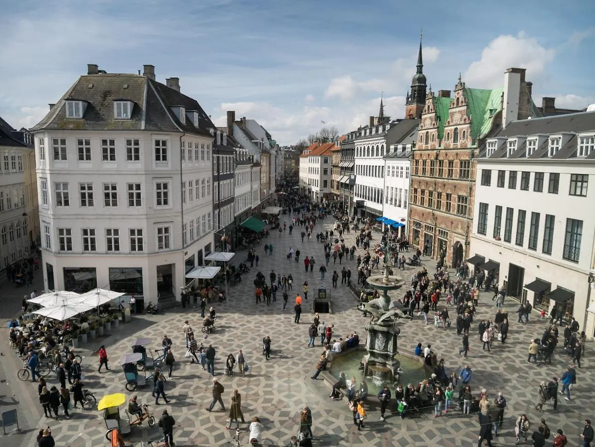Spacious Tivoli Gardens Apartment W 3 Bedrooms Copenhagen