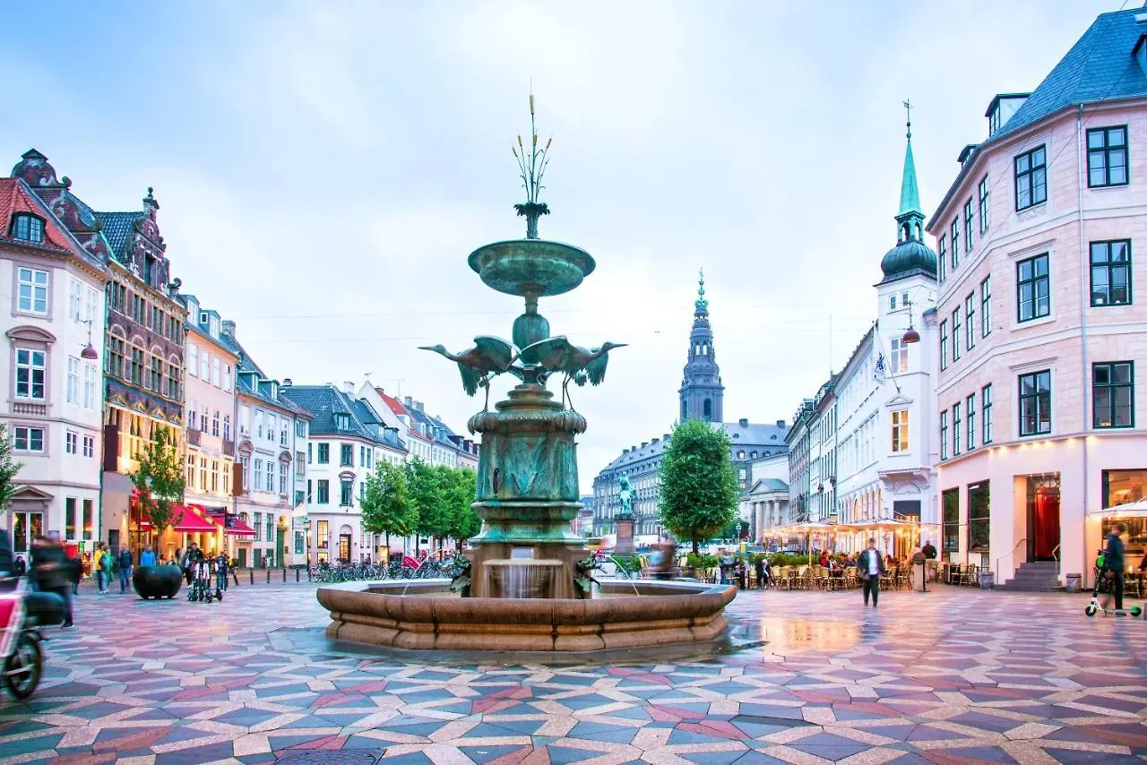 Spacious Tivoli Gardens Apartment W 3 Bedrooms Copenhagen