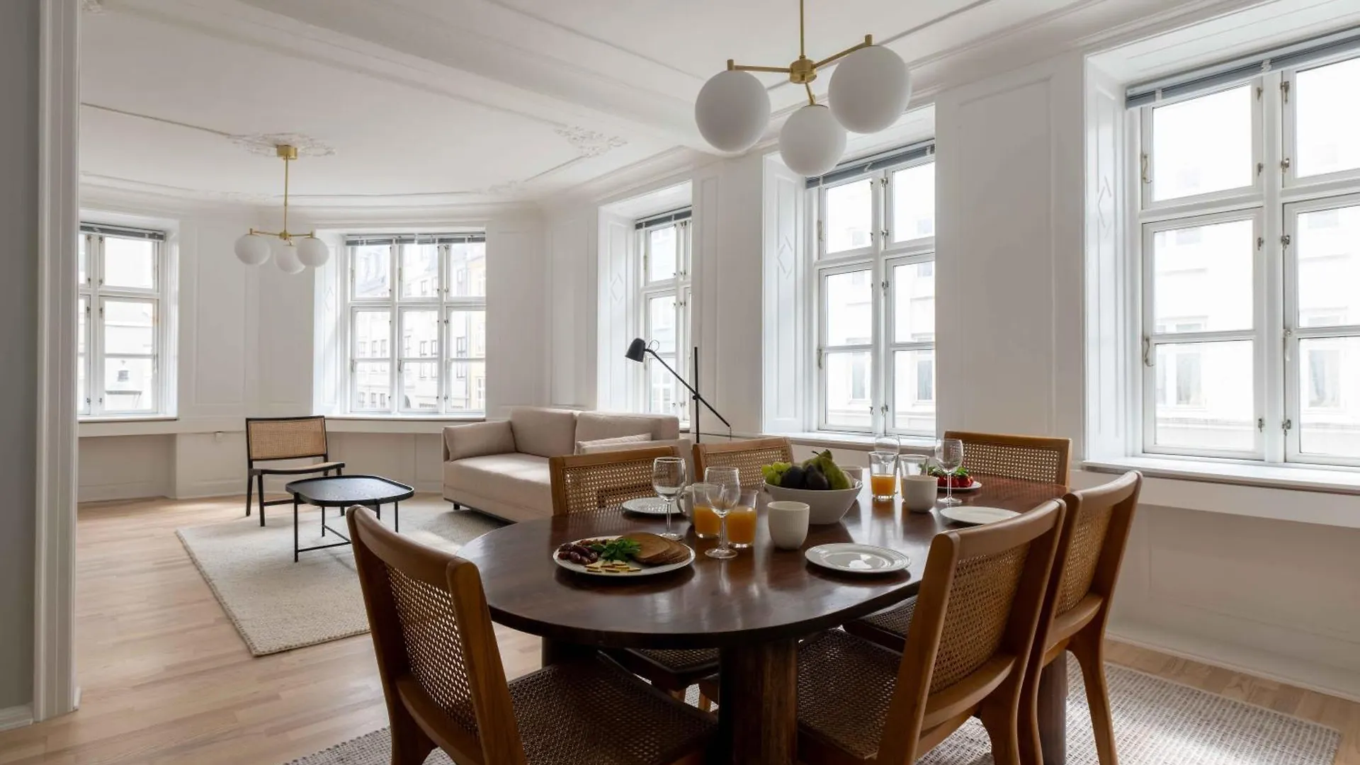 Spacious Tivoli Gardens Apartment W 3 Bedrooms Copenhagen